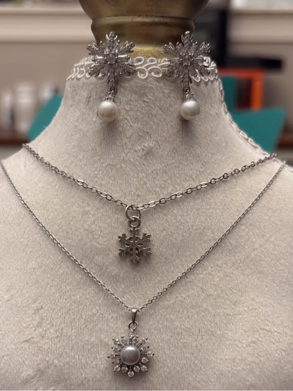 Delicate Silver Snowflake & Pearl Layered Necklace Set